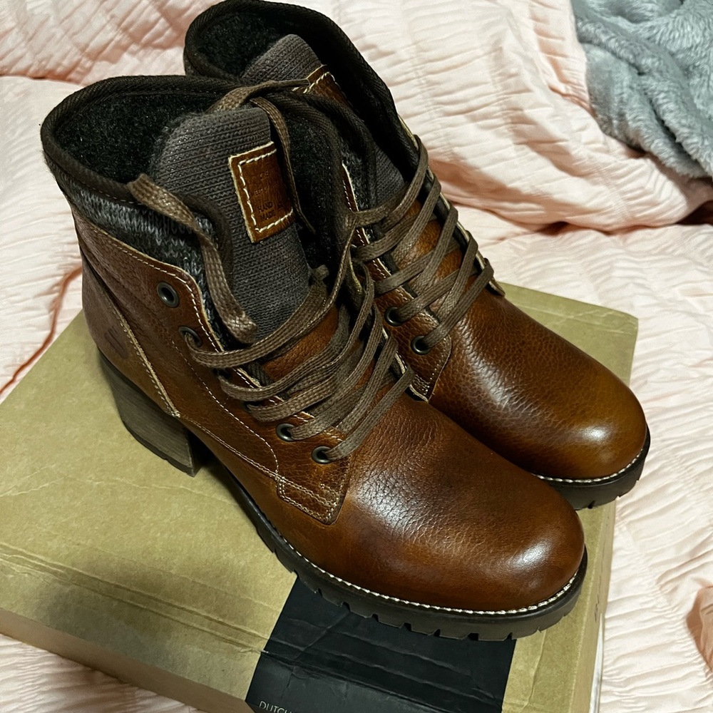 NIB/NWT Bullboxer Carmen boots - size 10